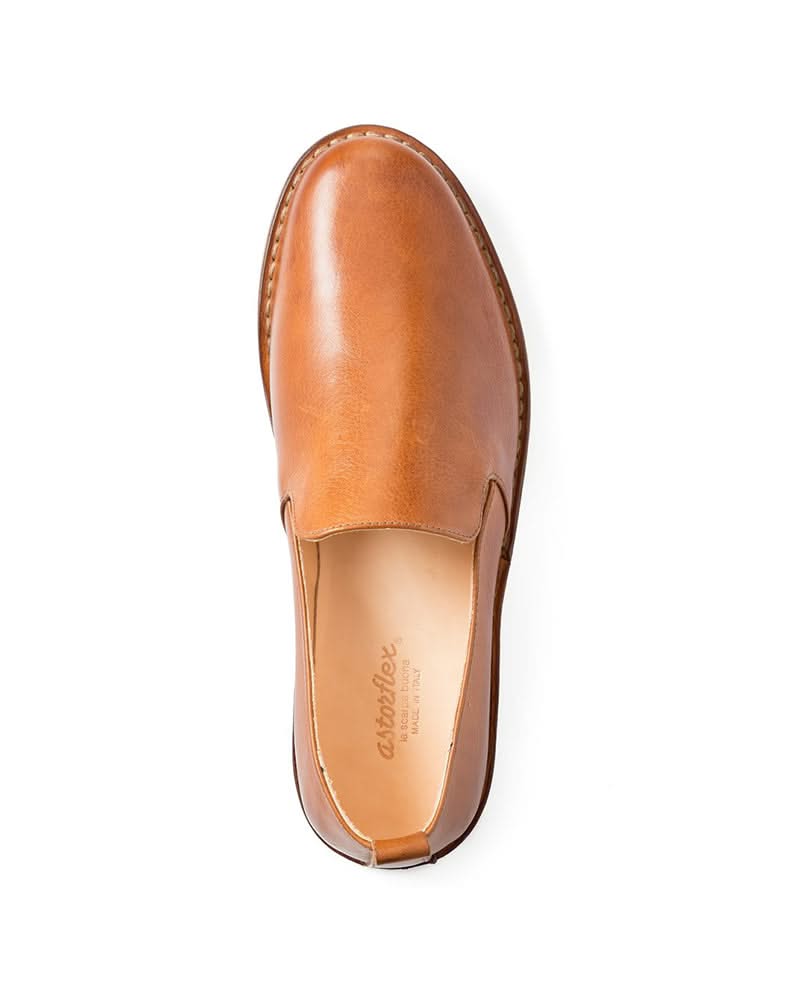 Top View of Astorflex Patnoflex men's Italian leather travel loafer in brown with flexible sole and slip-on design.