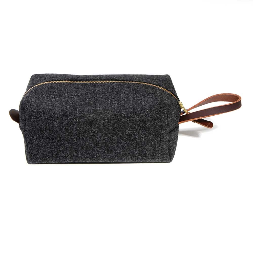 Side profile of the Charcoal Wool Travel Kit with full-grain leather handle and charcoal wool fabric