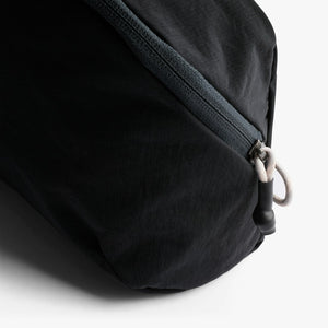 Bellroy Lite Packing Pouch 3L in Black, close-up of zipper and fabric - The Simple Man