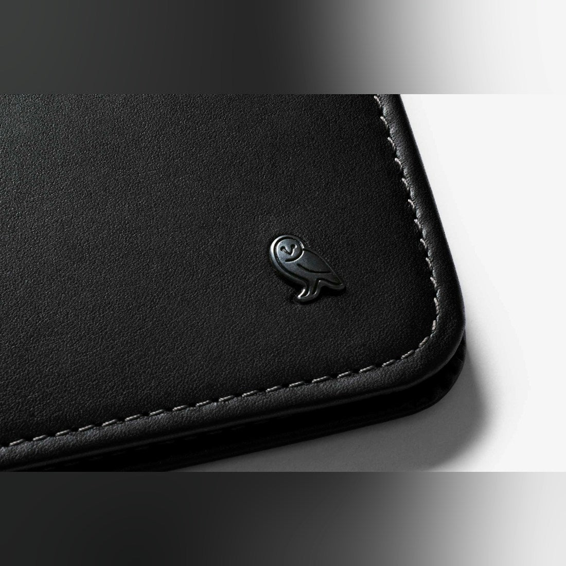 Bellroy Hide & Seek RFID leather wallet in Black, close-up of the logo - The Simple Man