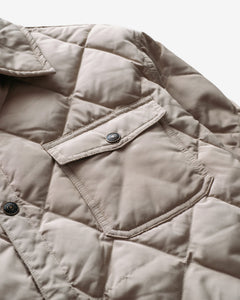 Close-up of the snap chest patch pocket on the off white quilted shirt jacket - The Simple Man