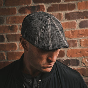 Man wearing the Black Rose Peaky black and gray plaid flat cap