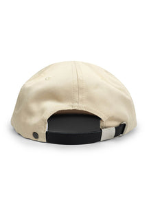 Adjustable leather snapback closure on men’s cotton hat