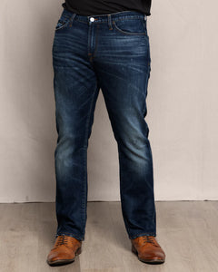 Close-up front view of Harlan Straight Easy Rider men’s jeans featuring Candiani stretch denim and medium-dark fading.