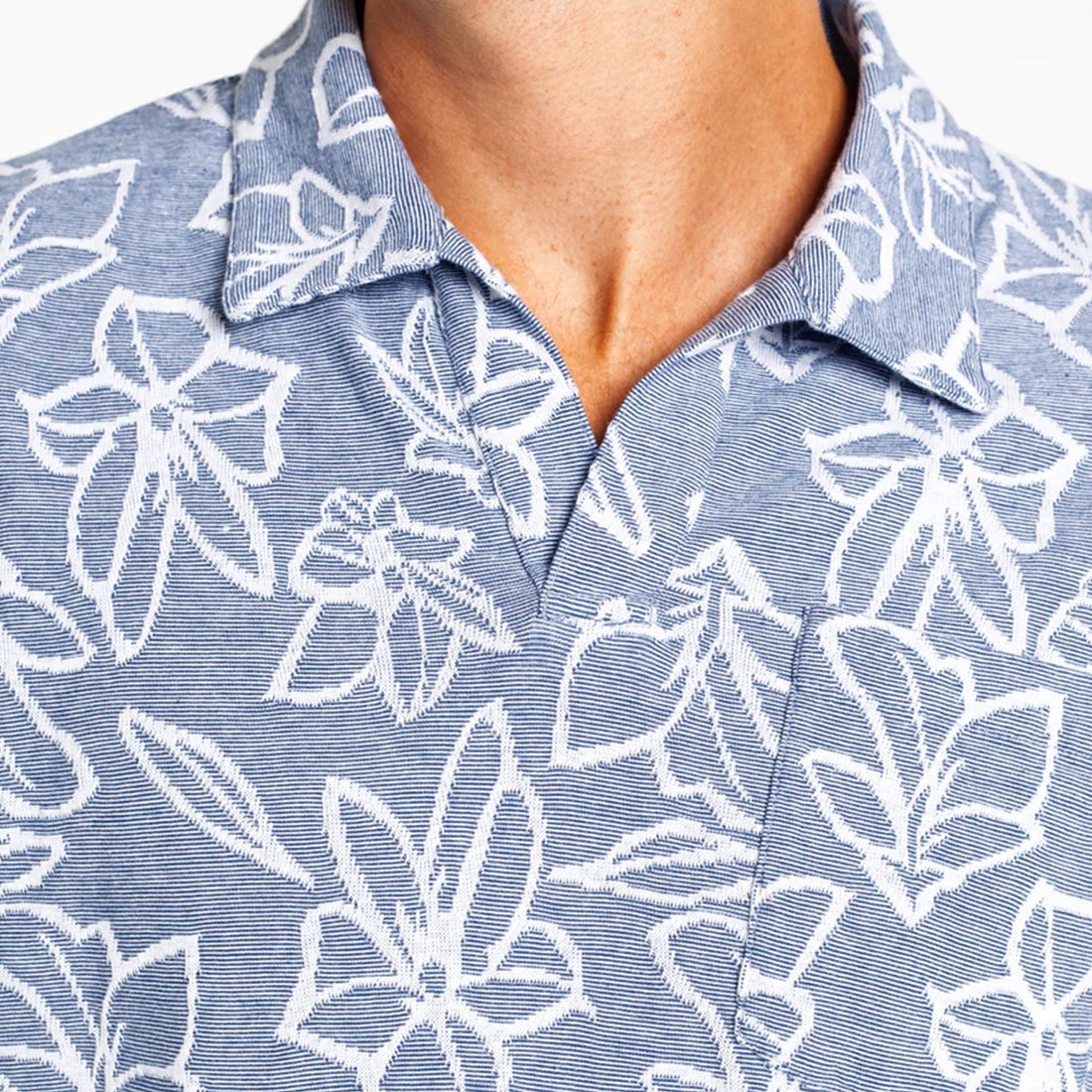 Criquet Jacquard Monty Polo navy lifestyle shot on model