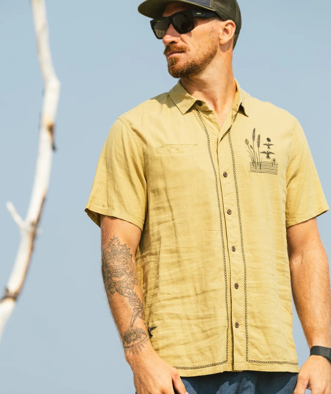 Marshall Embroidered Linen Shirt Olive lifestyle – men's short sleeve button-down with duck marsh graphic – The Simple Man