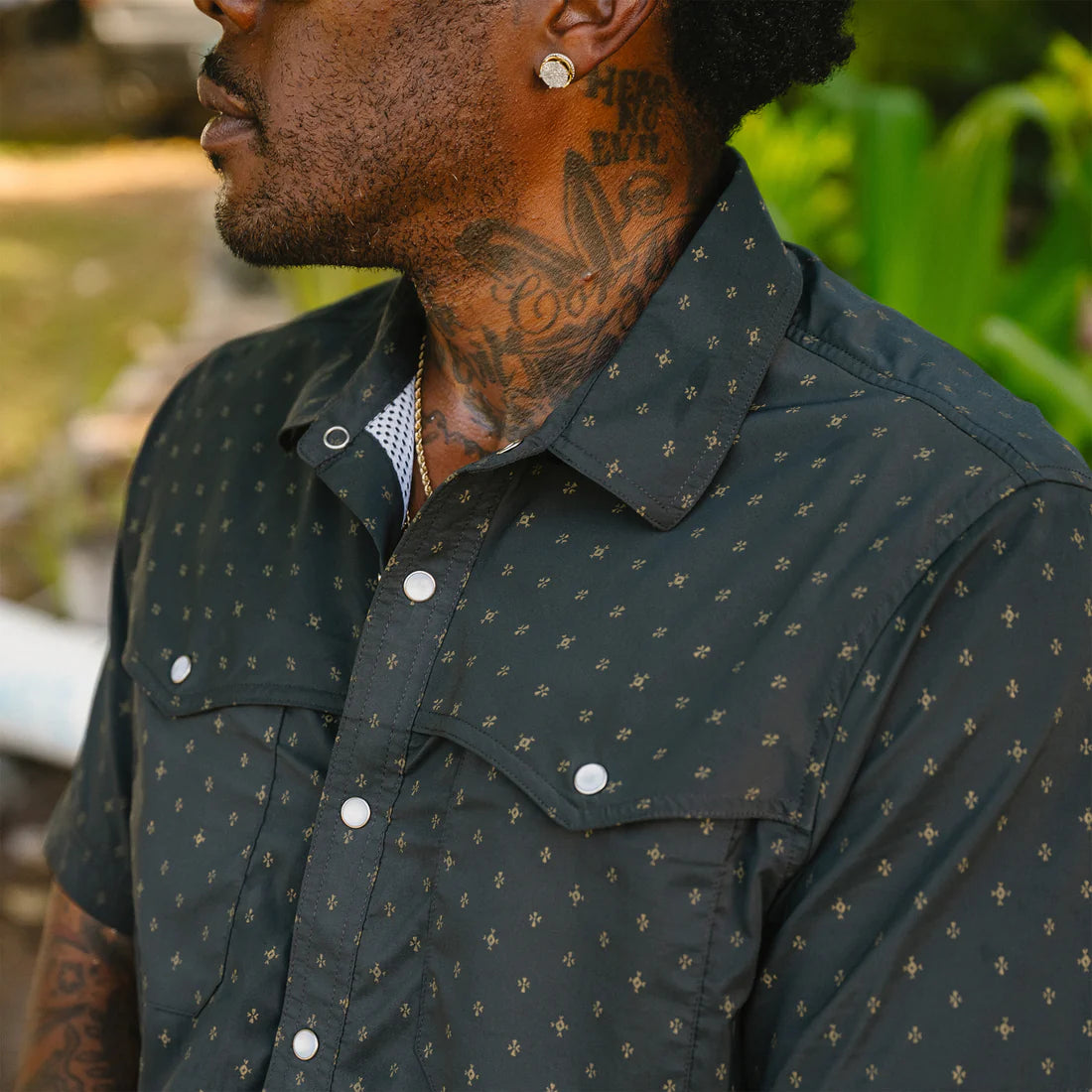 Mens black western snap shirt lightweight performance fabric outdoor wear detail