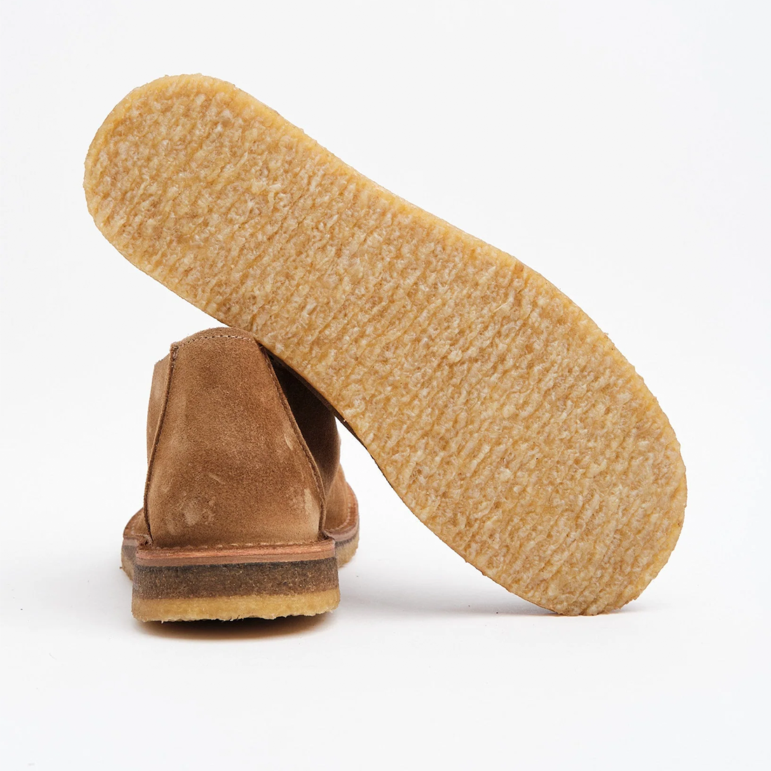 Natural crepe rubber outsole of the whiskey Beenflex moccasin chukka, bottom view, The Simple Man