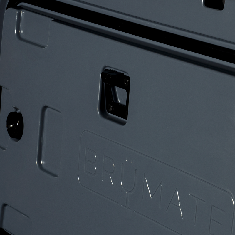 Brümate's brutank all terrain cooler in Nightfall blue